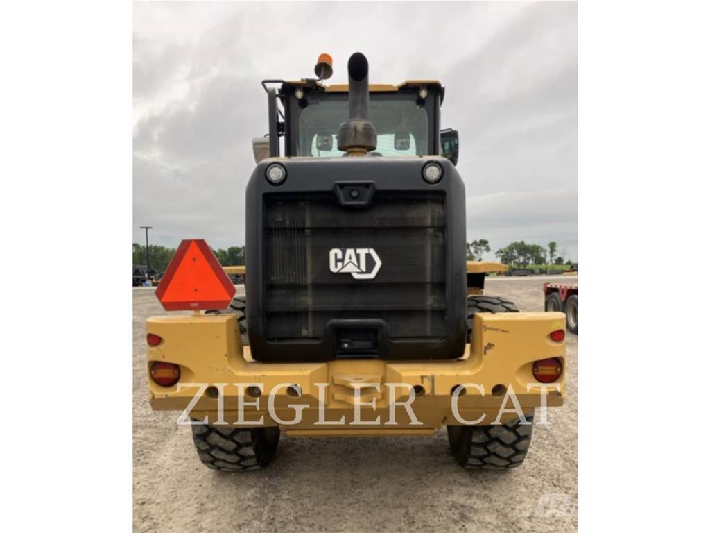 CAT 938M 輪胎式裝載機