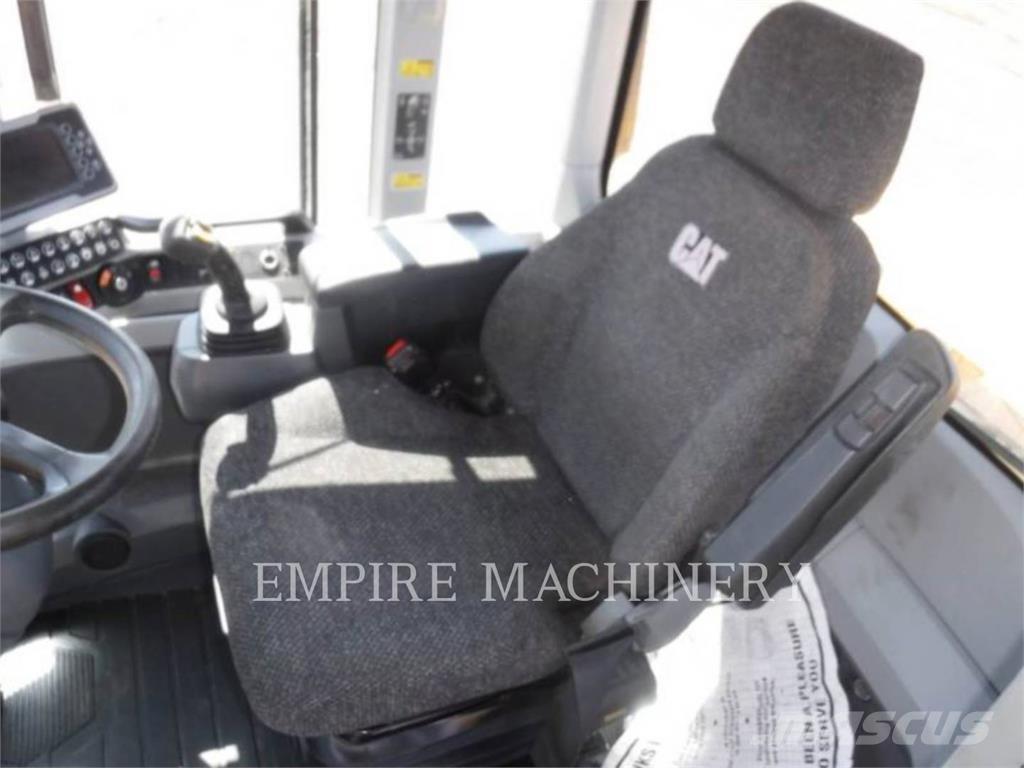 CAT 938M 輪胎式裝載機