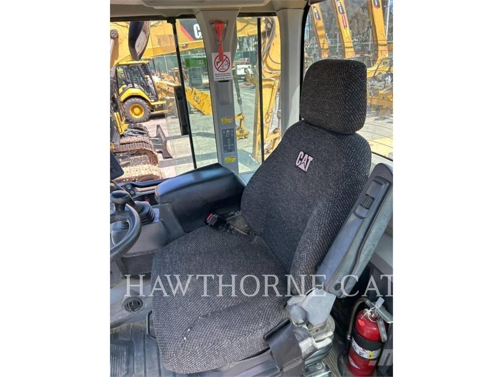 CAT 938M 輪胎式裝載機