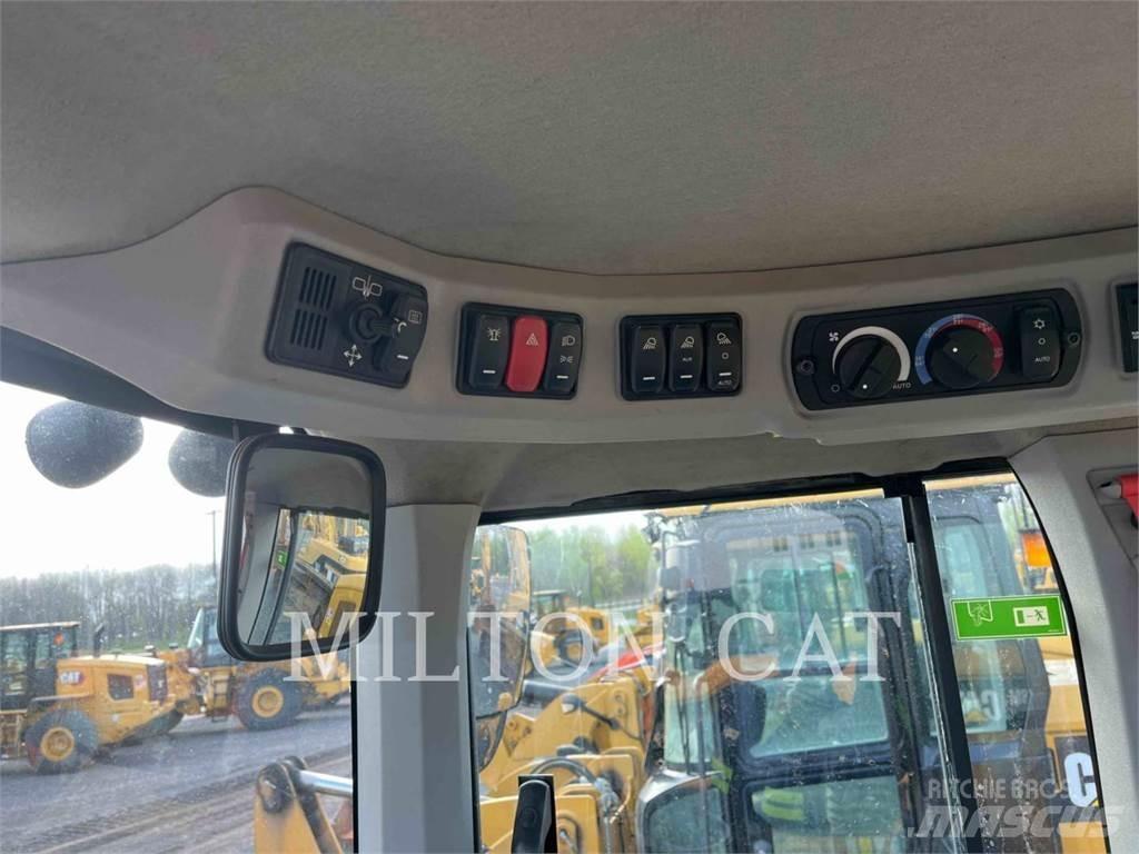 CAT 938M 2V 輪胎式裝載機
