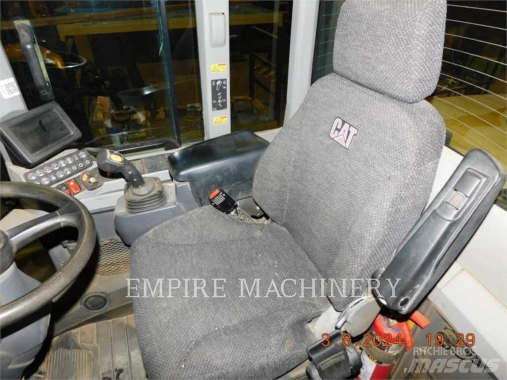 CAT 938M FC 輪胎式裝載機