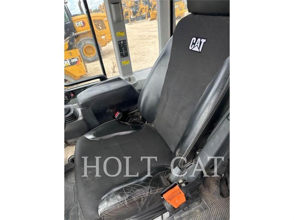 CAT 938M QC 輪胎式裝載機