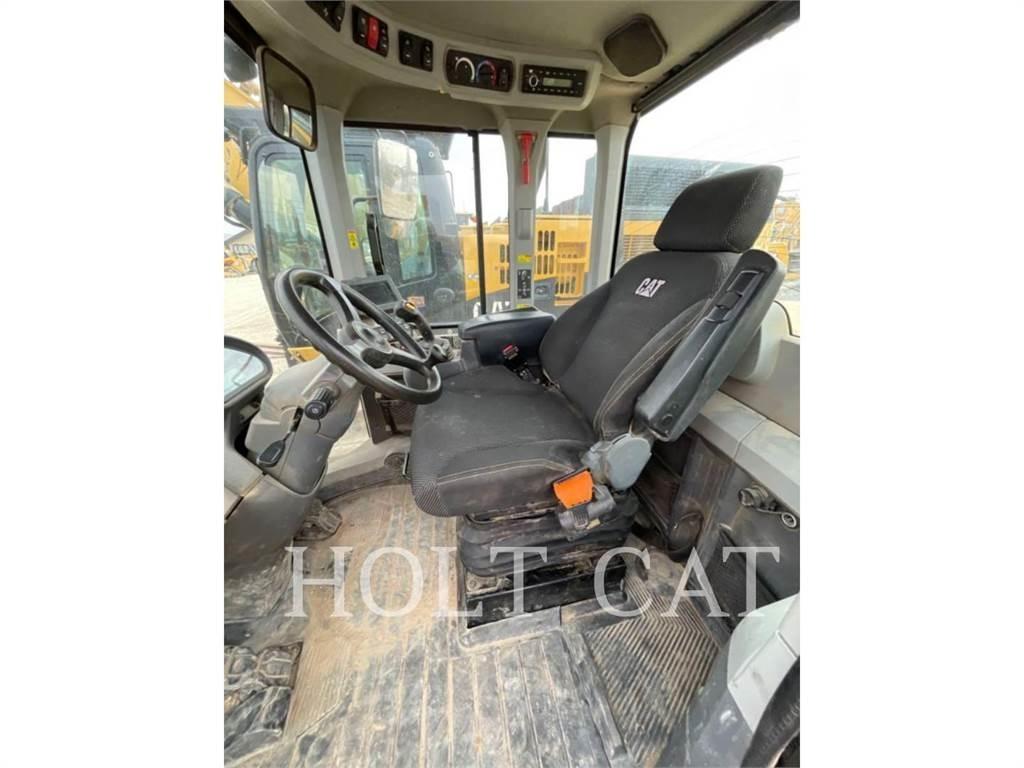 CAT 938M QC 輪胎式裝載機