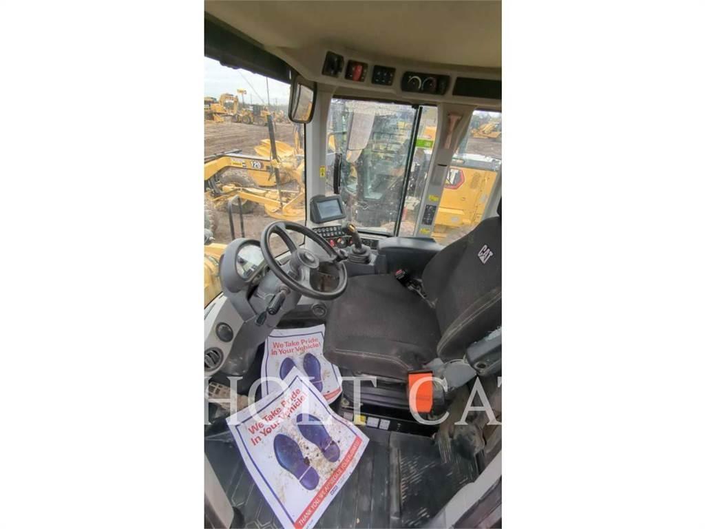 CAT 938M QC 輪胎式裝載機