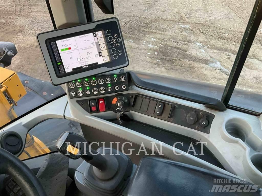 CAT 938M R+ 輪胎式裝載機