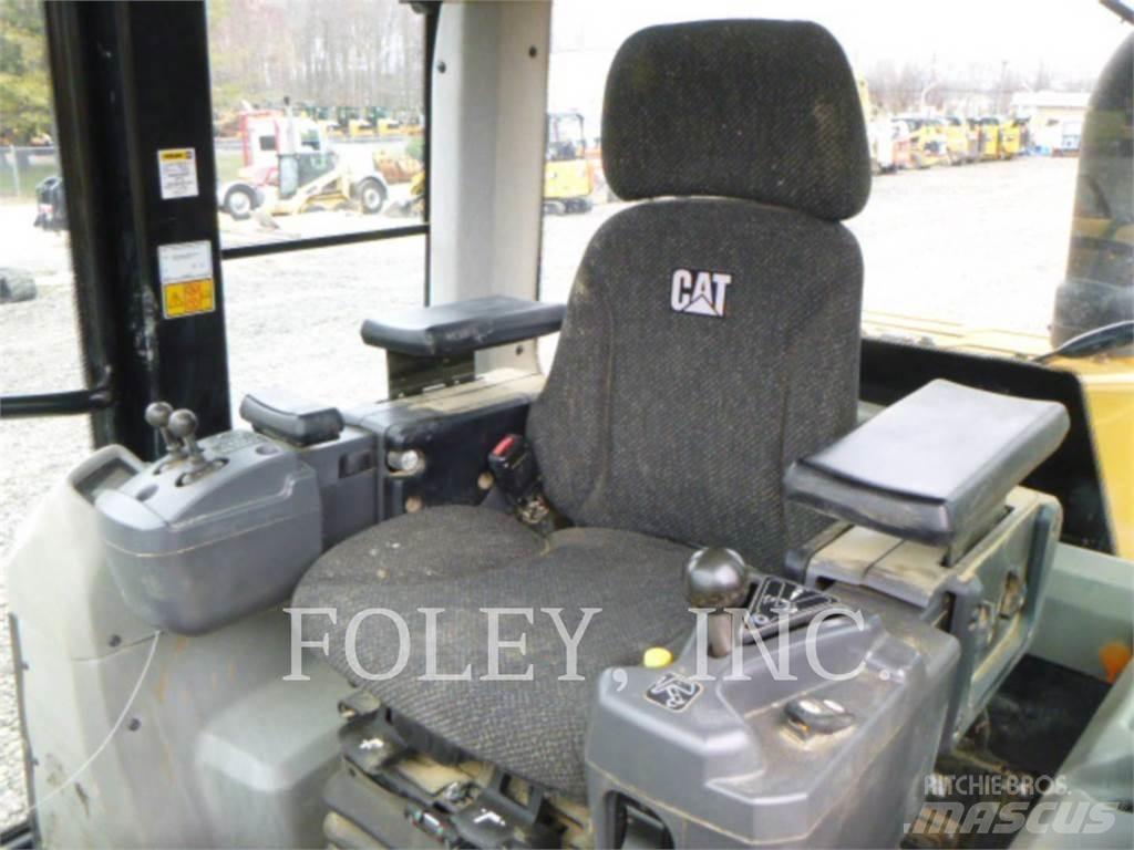 CAT 953D 推土機