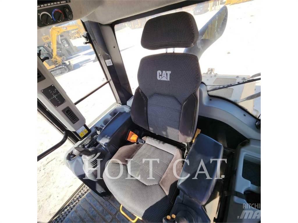 CAT 963 推土機
