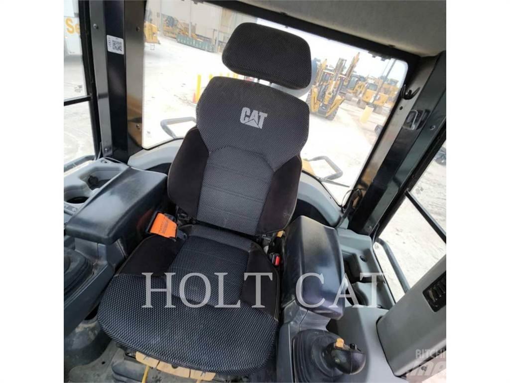 CAT 963 推土機