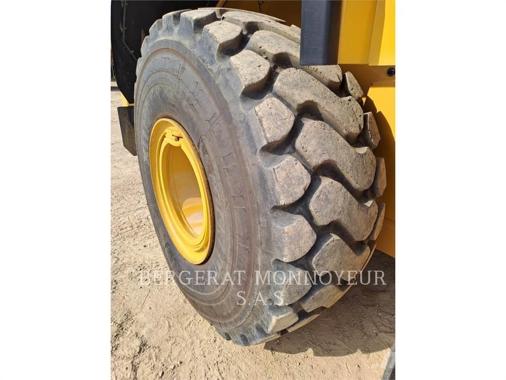 CAT 966 輪胎式裝載機
