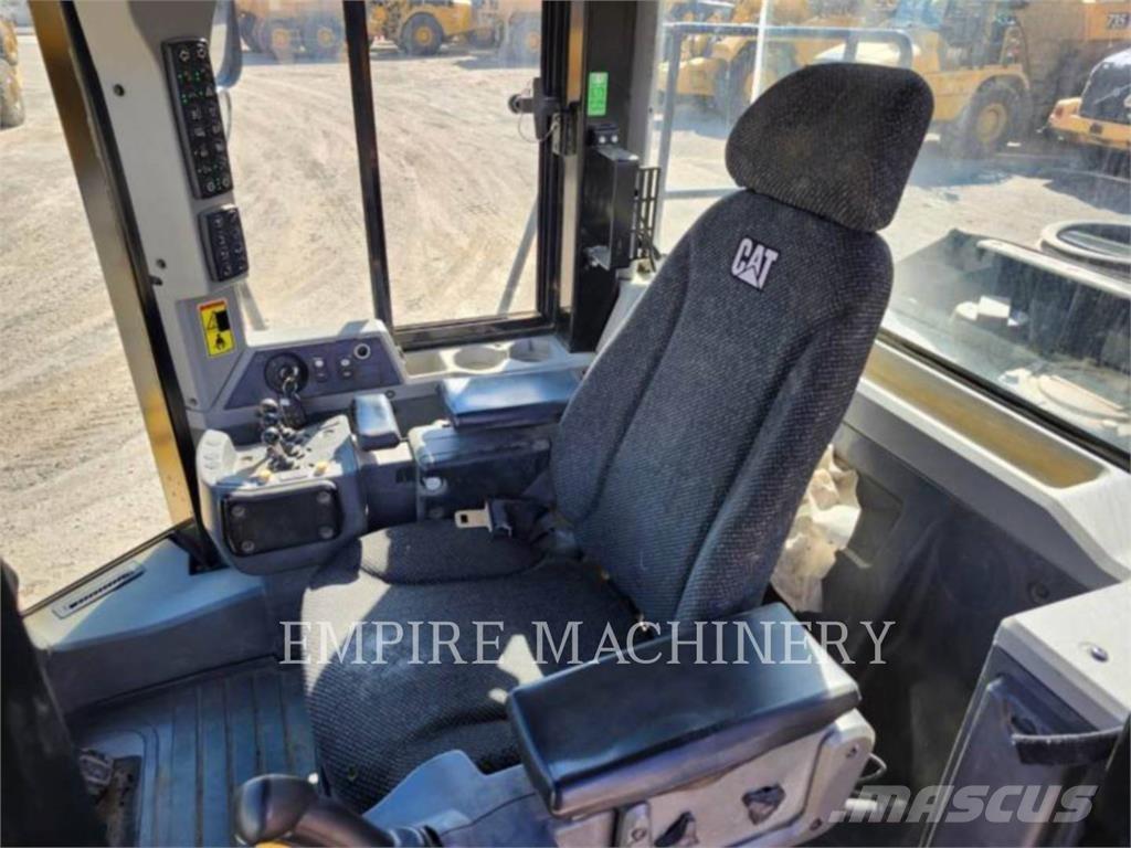 CAT 966K 輪胎式裝載機