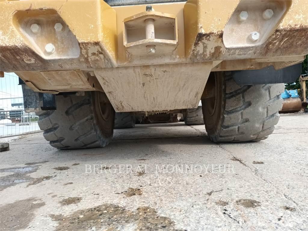 CAT 966M 輪胎式裝載機
