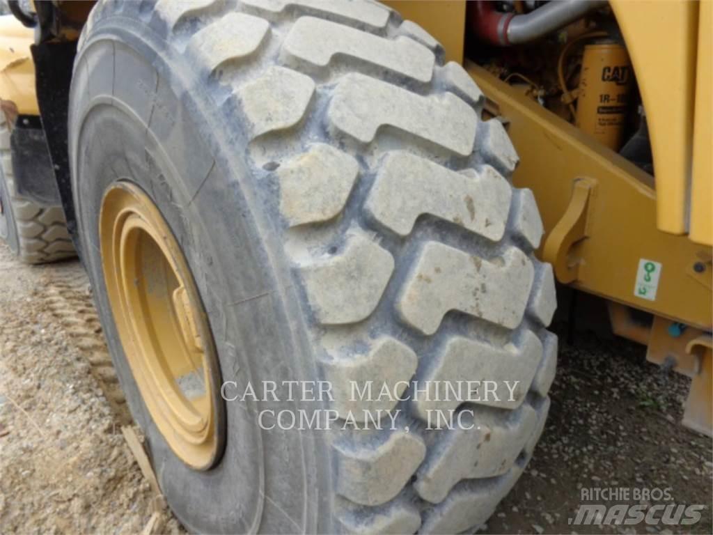CAT 966M 輪胎式裝載機