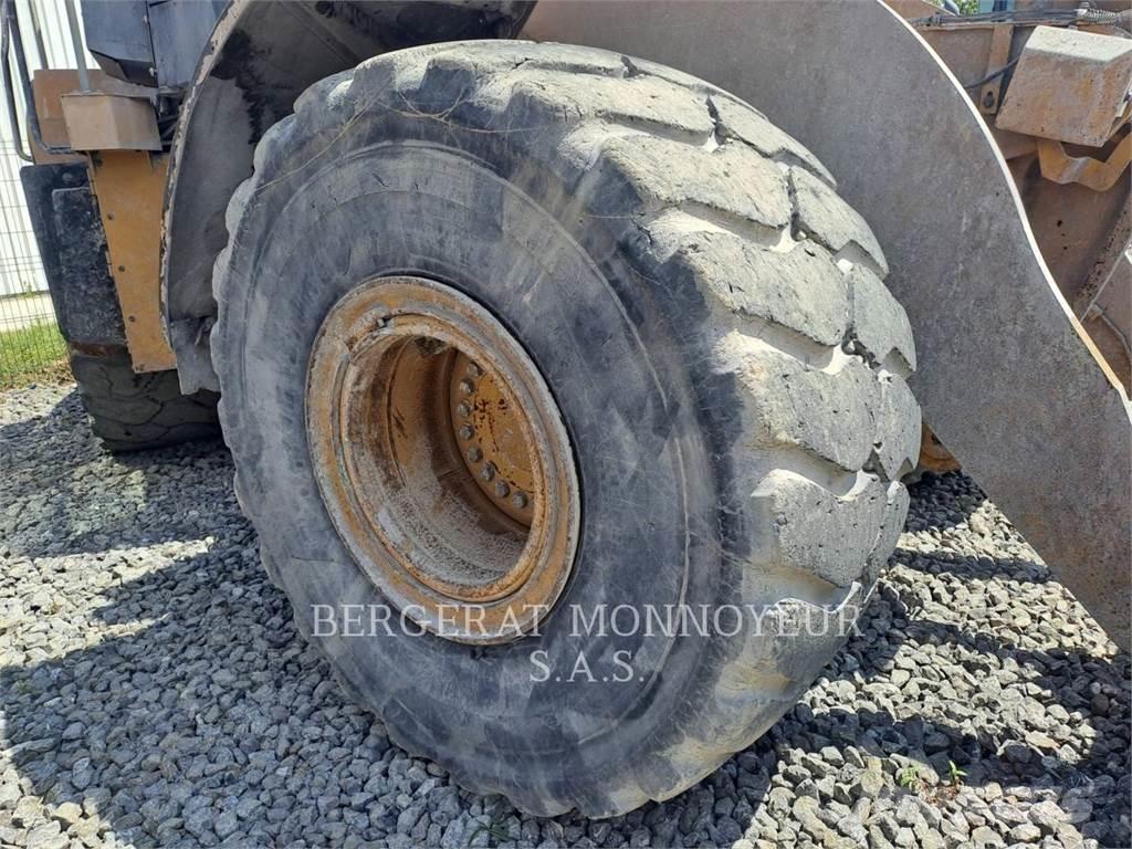 CAT 966M 輪胎式裝載機