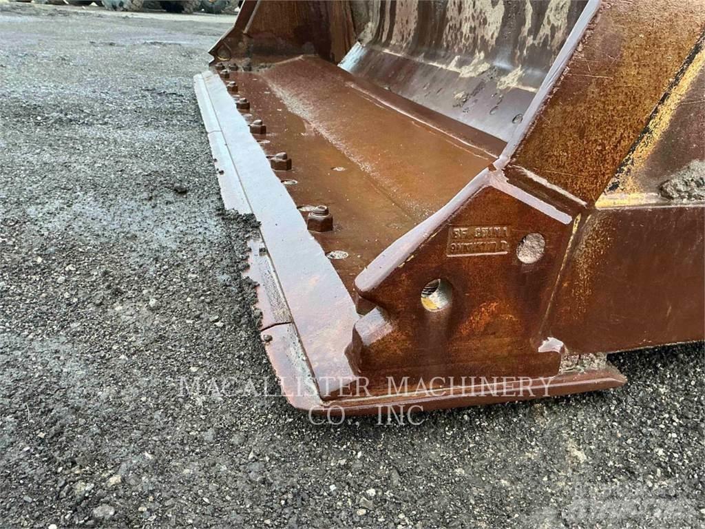 CAT 966M 輪胎式裝載機