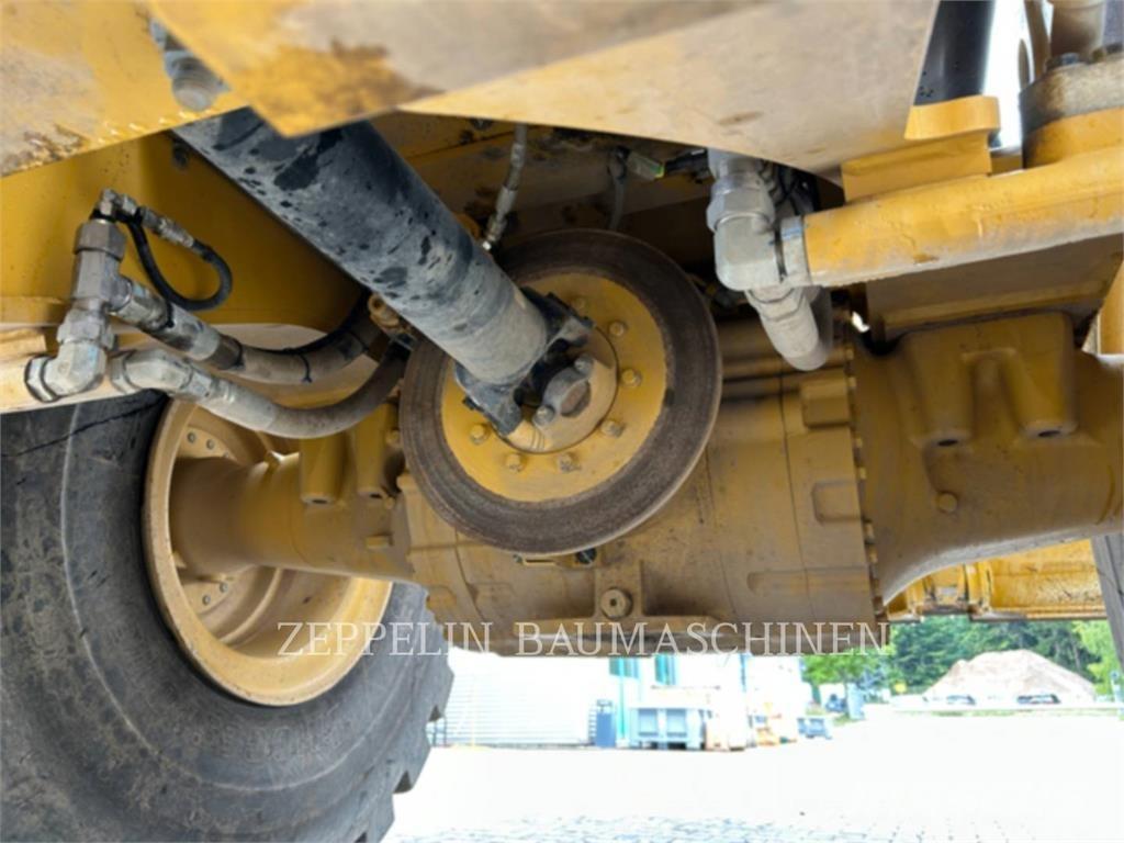 CAT 966M 輪胎式裝載機