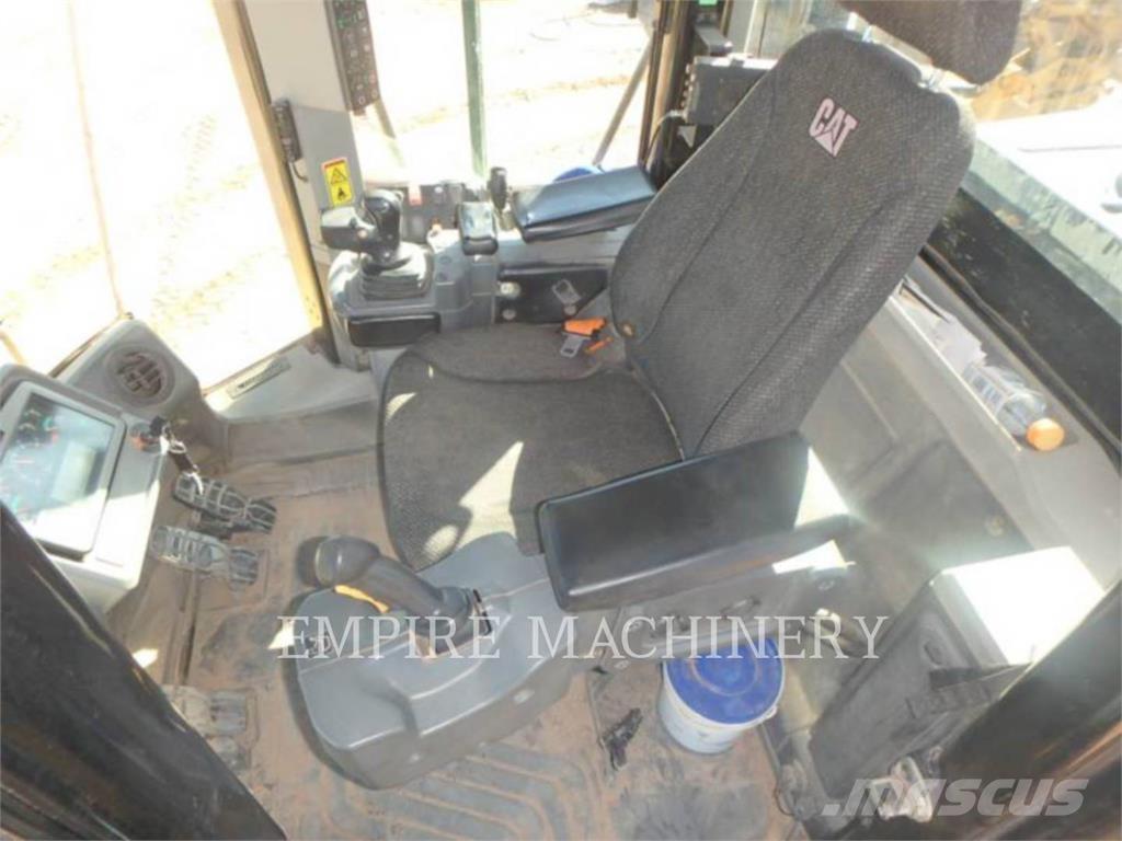 CAT 966M 輪胎式裝載機