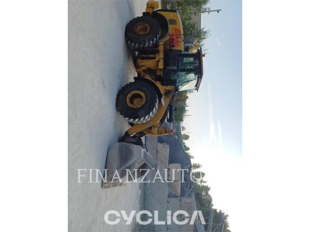 CAT 966M 輪胎式裝載機