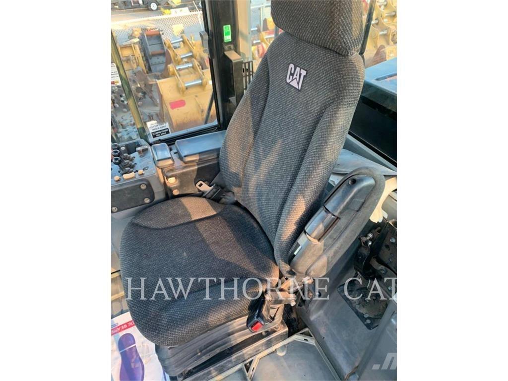 CAT 966M 輪胎式裝載機