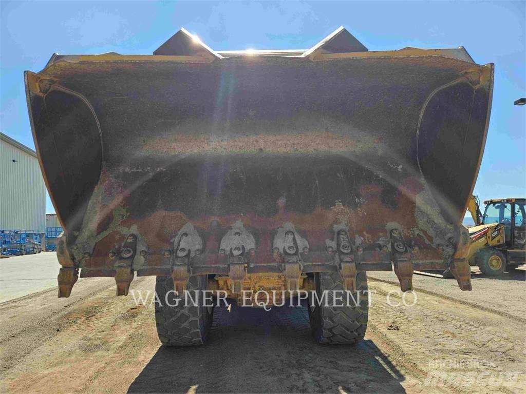 CAT 966M 輪胎式裝載機