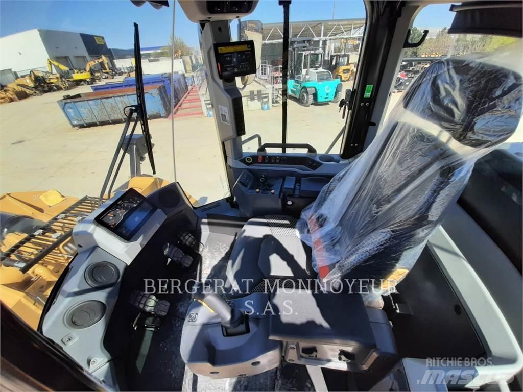 CAT 972 輪胎式裝載機
