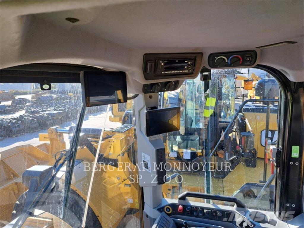 CAT 972 輪胎式裝載機