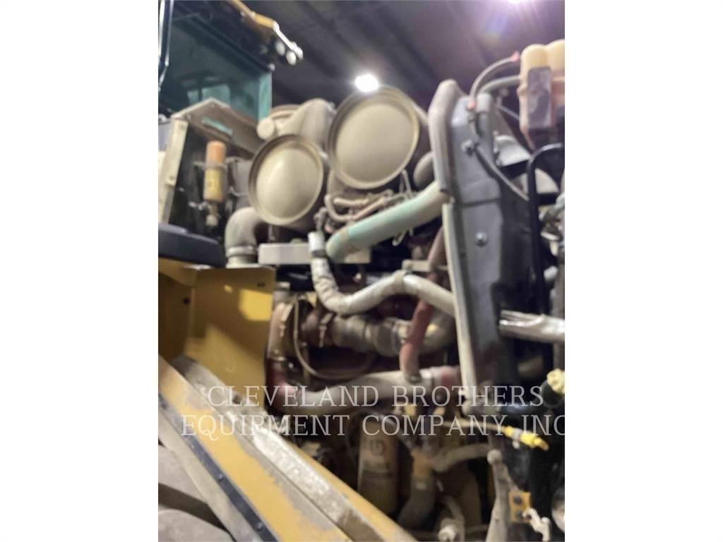 CAT 972M 輪胎式裝載機