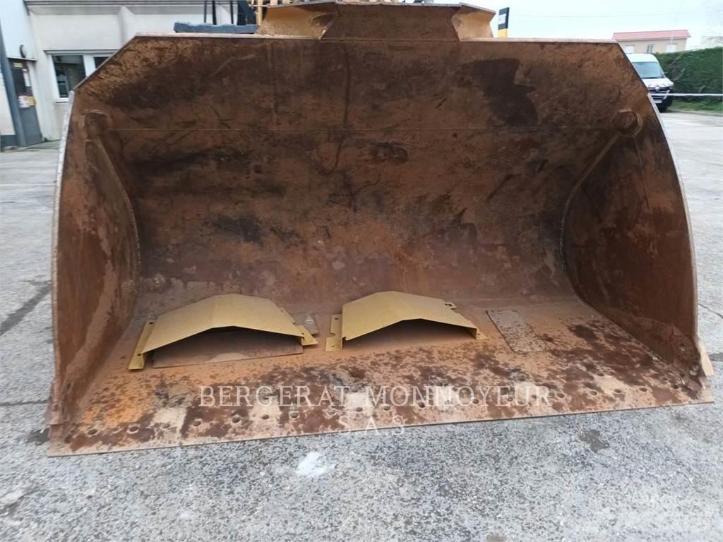 CAT 972M 輪胎式裝載機