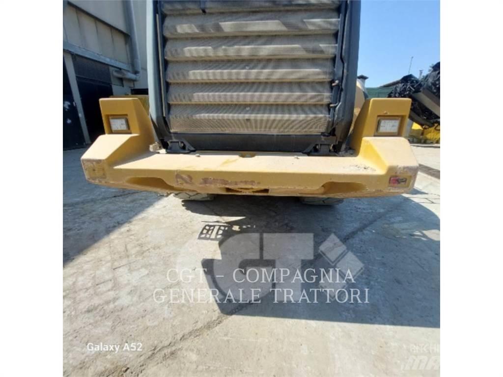 CAT 972M 輪胎式裝載機