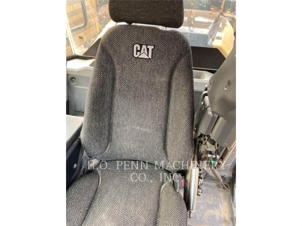 CAT 972M 輪胎式裝載機