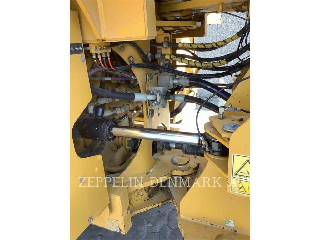 CAT 972M 輪胎式裝載機