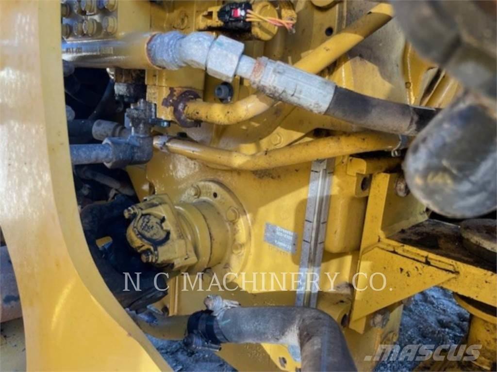 CAT 972M 輪胎式裝載機