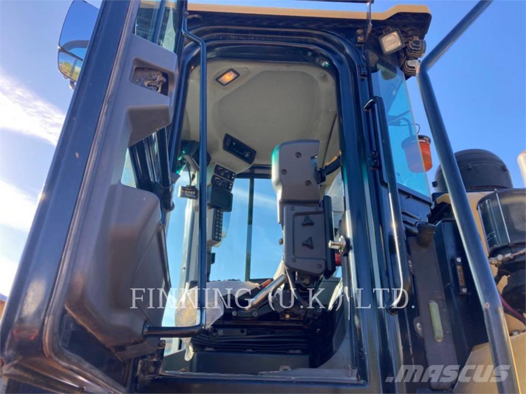 CAT 972M 輪胎式裝載機