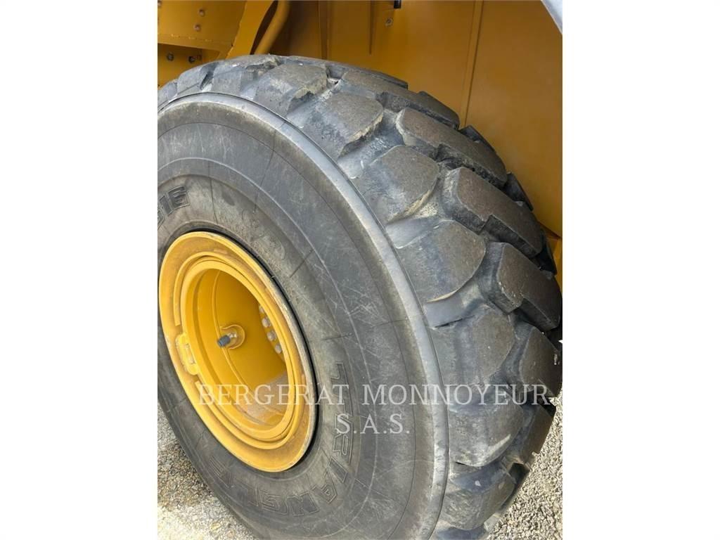 CAT 972M XE 輪胎式裝載機