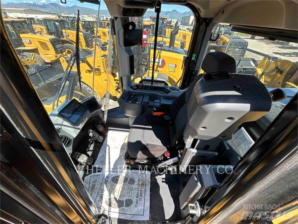 CAT 982 輪胎式裝載機