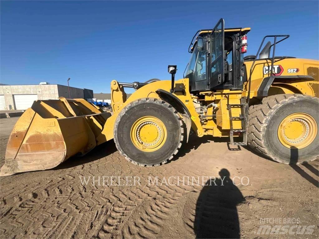 CAT 982 輪胎式裝載機
