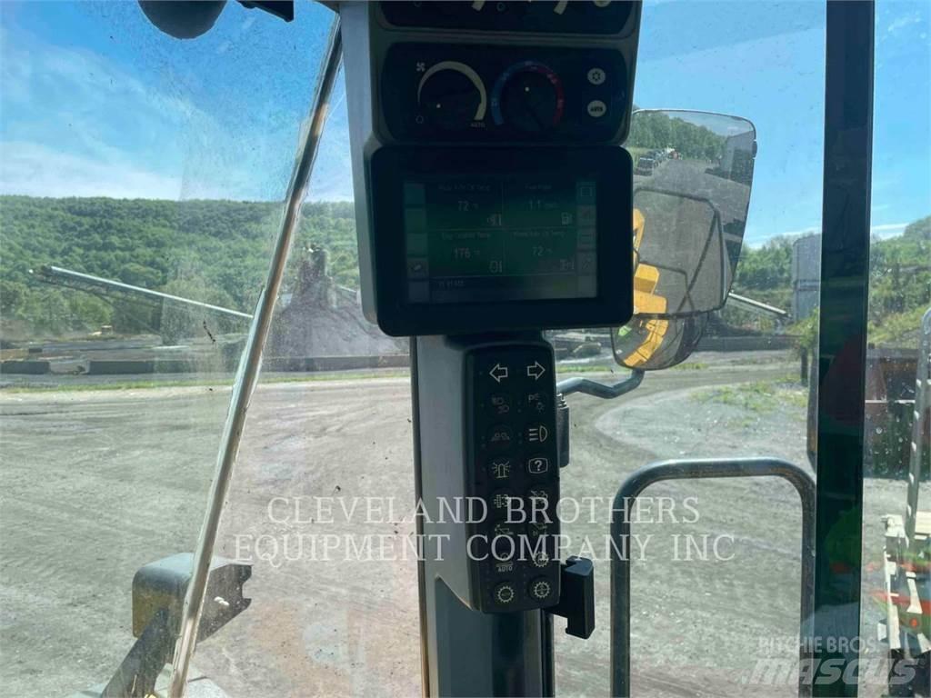 CAT 982M 輪胎式裝載機