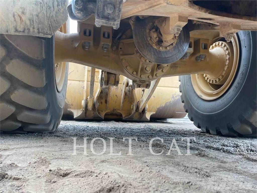 CAT 982M 輪胎式裝載機
