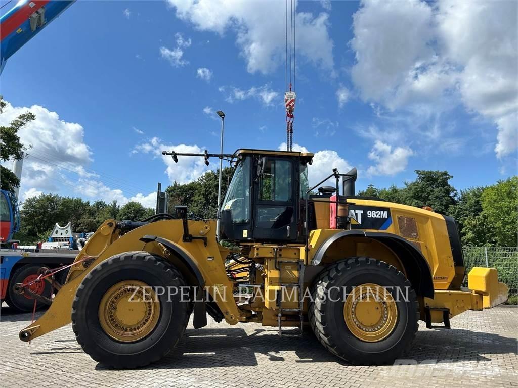 CAT 982M 輪胎式裝載機