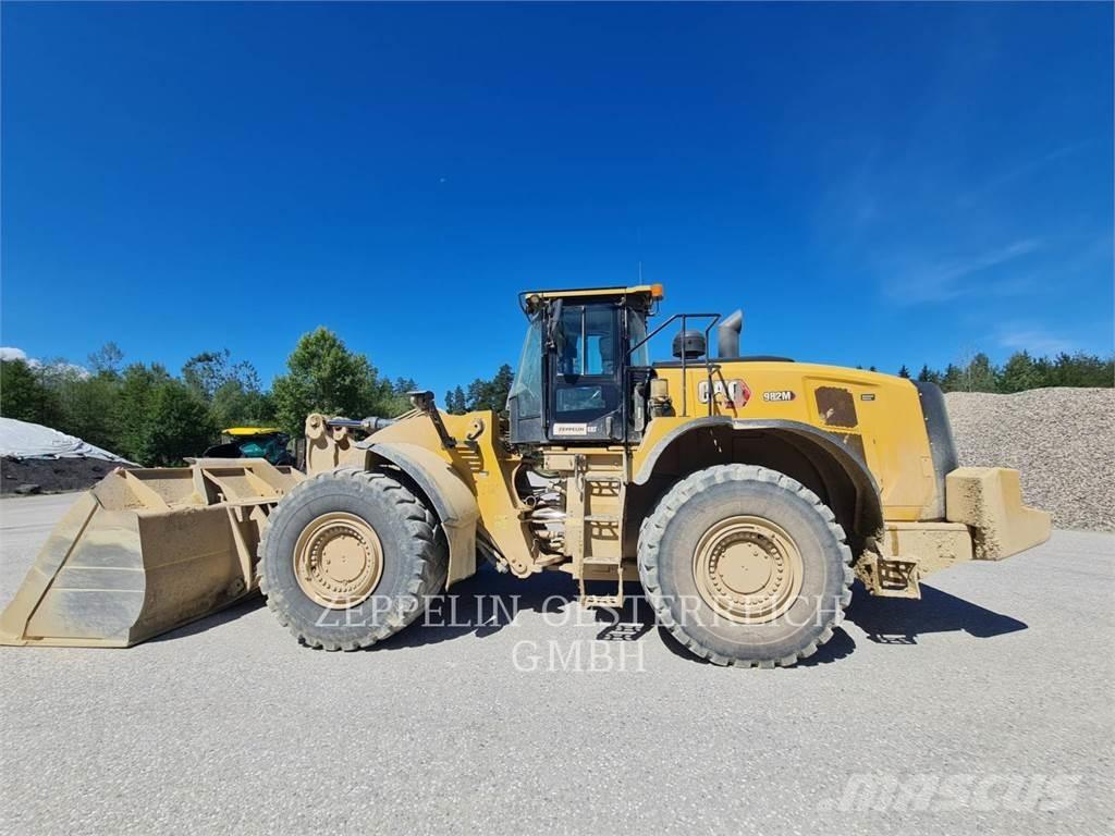 CAT 982M 輪胎式裝載機