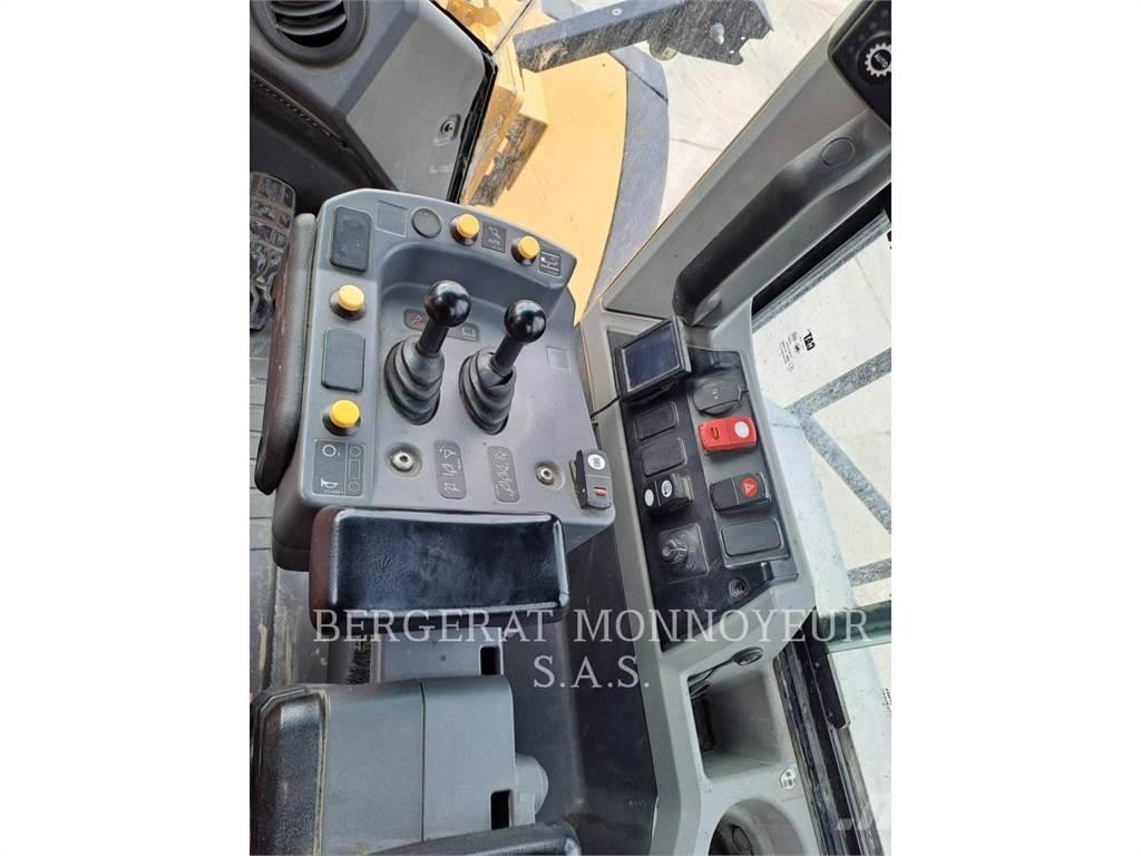 CAT 982M 輪胎式裝載機