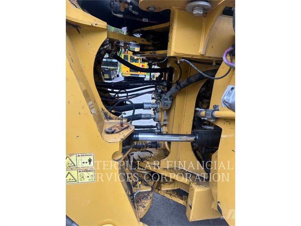CAT 982M 輪胎式裝載機