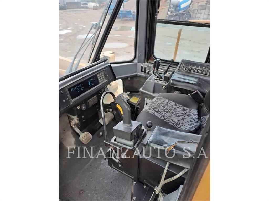 CAT 988F 輪胎式裝載機