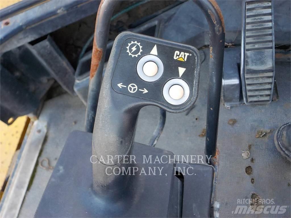 CAT 990 輪胎式裝載機