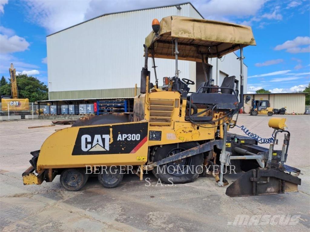 CAT AP300 瀝青攤舖機/鋪路機
