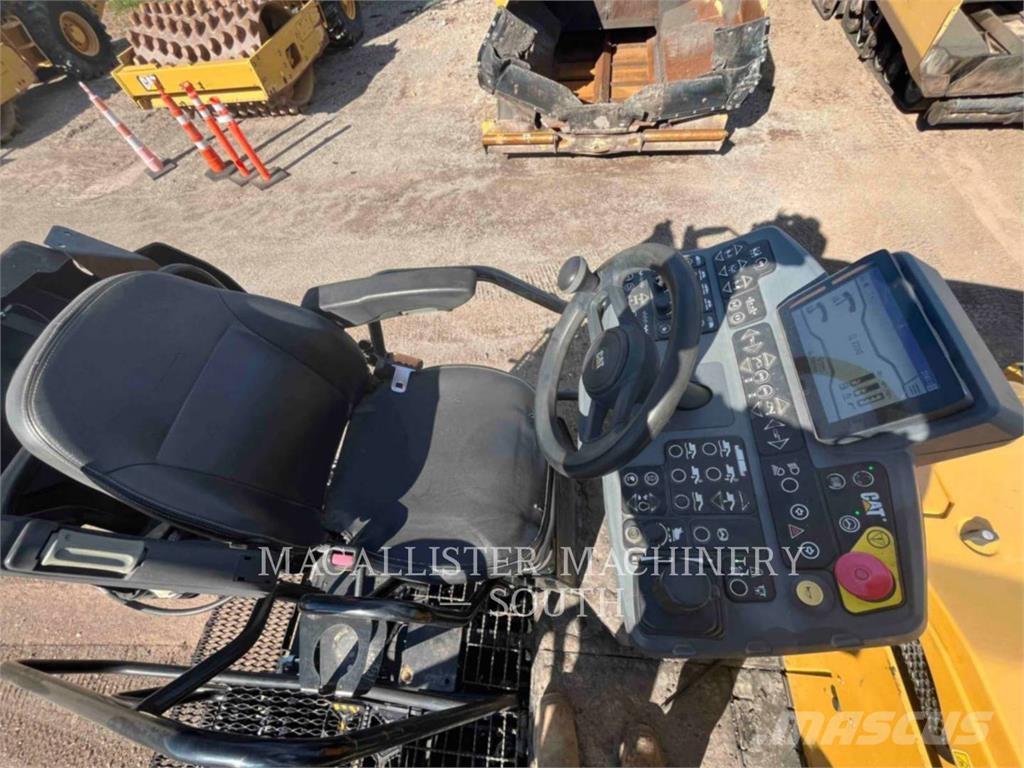 CAT AP555 瀝青攤舖機/鋪路機