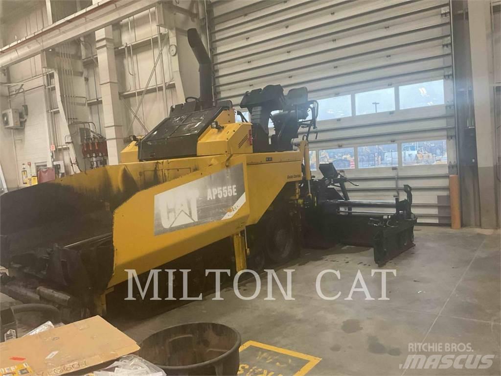CAT AP555E 瀝青攤舖機/鋪路機