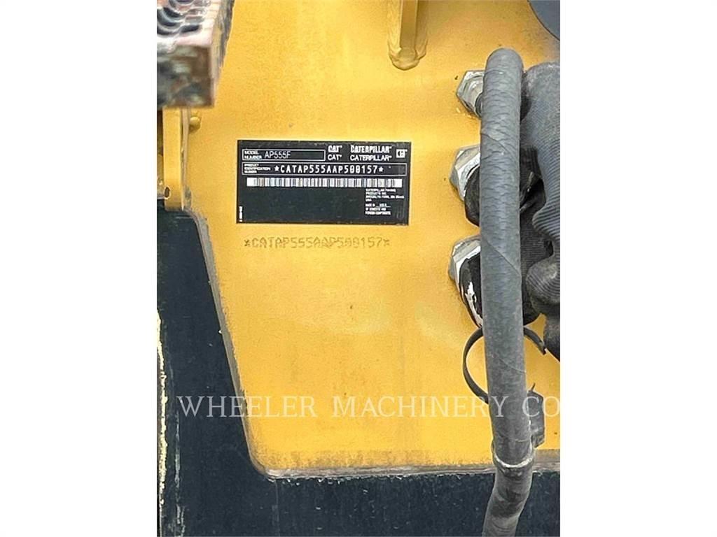 CAT AP555F 瀝青攤舖機/鋪路機