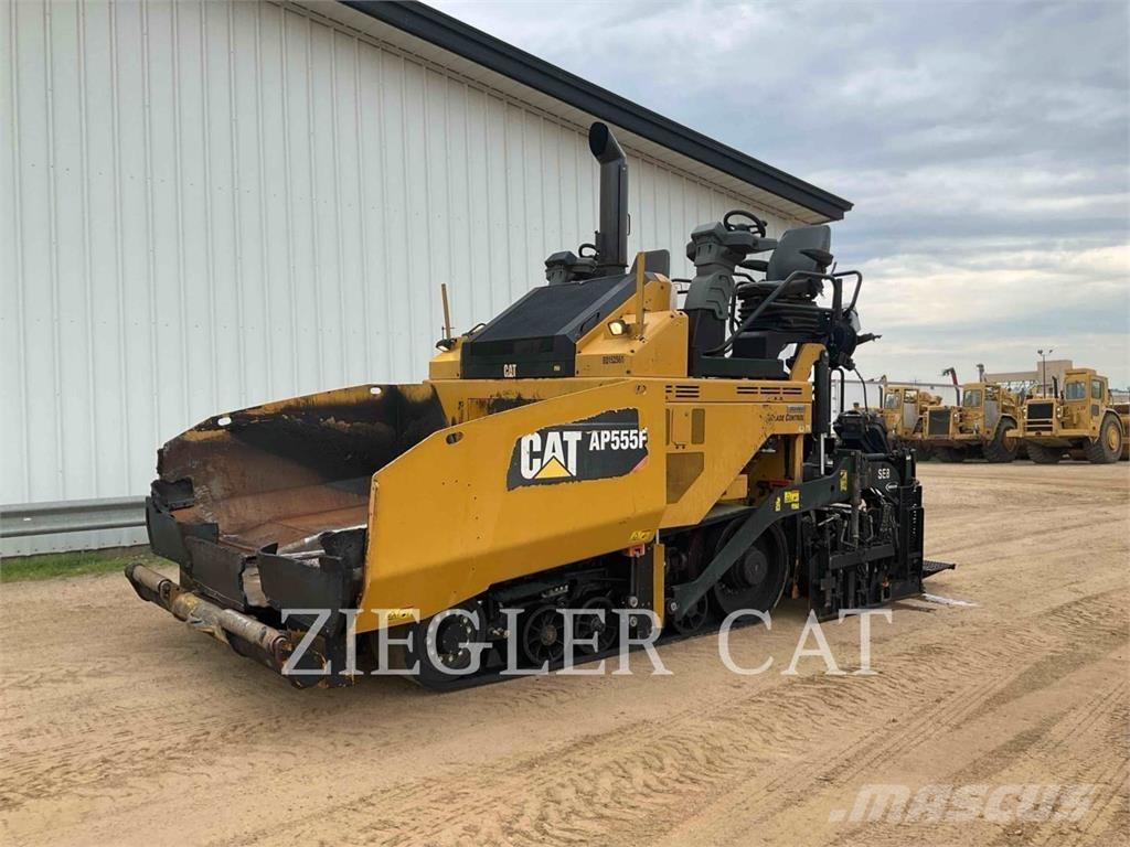 CAT AP555F 瀝青攤舖機/鋪路機
