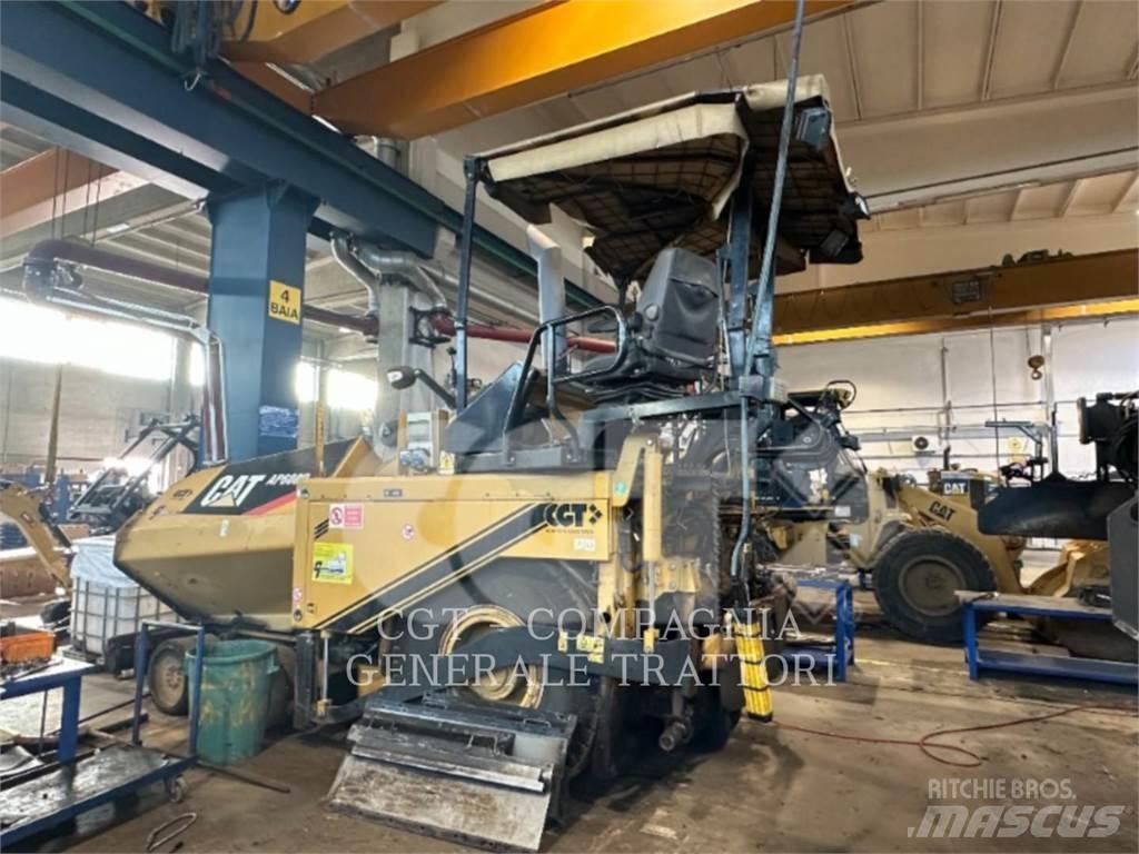 CAT AP600D 瀝青攤舖機/鋪路機