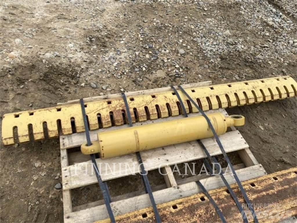 CAT ATTACHMENTS 14M 掃雪機